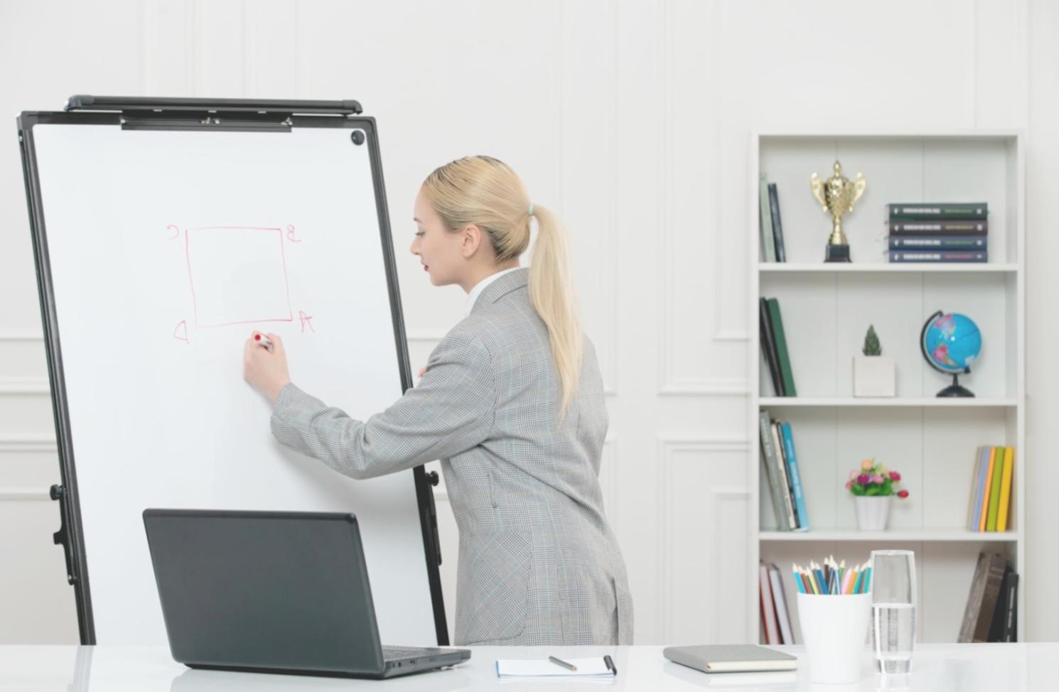 Finanzplanung mit Dokumenten und Taschenrechner