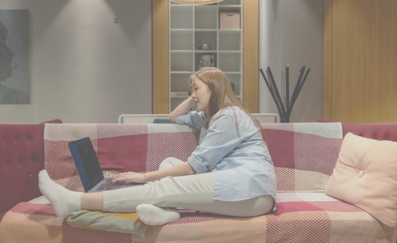 Budget-Übersicht mit Diagrammen und Notizen